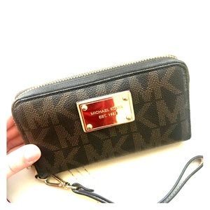 Michael Kors Wristlet/Wallet